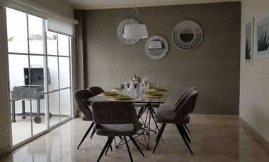 Venta de casa a estrenar con acabados de lujo/Urb. Casalaguna/a 5 minutos de Riocentro Dorado.
