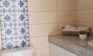 Venta de casa a estrenar con acabados de lujo/Urb. Casalaguna/a 5 minutos de Riocentro Dorado.