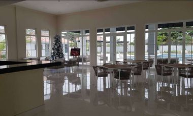 Venta de casa a estrenar con acabados de lujo/Urb. Casalaguna/a 5 minutos de Riocentro Dorado.