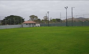 Venta de casa a estrenar con acabados de lujo/Urb. Casalaguna/a 5 minutos de Riocentro Dorado.