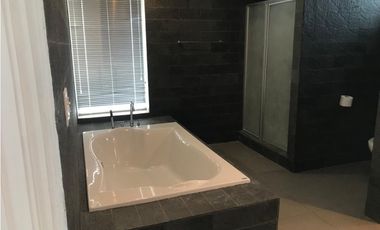 VENTA DE CASA DUPLEX EN OBARRIO