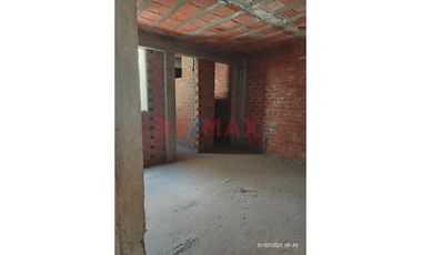 : 🔥 Jr. Cuzco: Casa De 3 Pisos En Casco Gris — Gran Potencial De Inversión 🏗️🏡