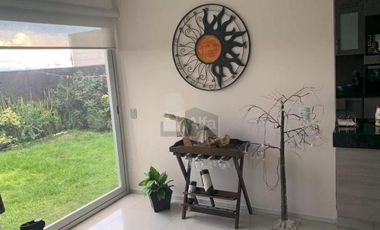 Casa sola en venta con acabados de lujo y vista panorámica desde su roof garden