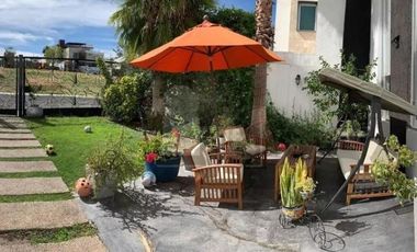 Casa sola en venta con acabados de lujo y vista panorámica desde su roof garden