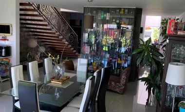 Casa sola en venta con acabados de lujo y vista panorámica desde su roof garden
