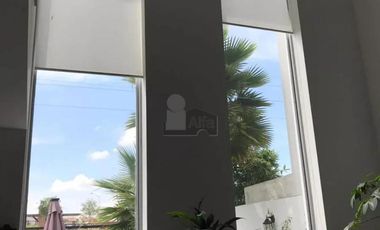 Casa sola en venta con acabados de lujo y vista panorámica desde su roof garden