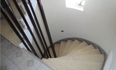 Piso de 135 m2 totales en Plena zona Shooping Los Gallegos