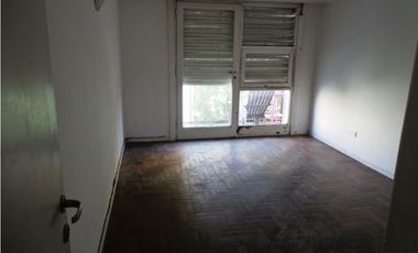 Piso de 135 m2 totales en Plena zona Shooping Los Gallegos