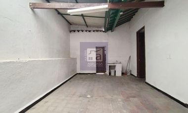 COD. 5774 - SE ARRIENDA CASA - BARRIO: CENTRO