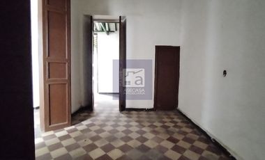 COD. 5774 - SE ARRIENDA CASA - BARRIO: CENTRO