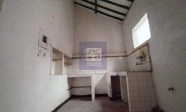 COD. 5774 - SE ARRIENDA CASA - BARRIO: CENTRO