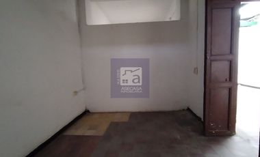 COD. 5774 - SE ARRIENDA CASA - BARRIO: CENTRO