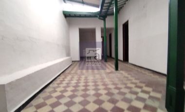 COD. 5774 - SE ARRIENDA CASA - BARRIO: CENTRO