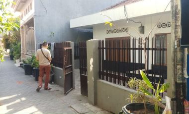 Rumah bwh 1M Pusat Kota Surabaya dkt Tegalsari Kedungdoro Basuki Rachmat