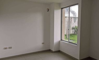 Venta de departamento en La Romareda, ave Narcisa de Jesús, planta baja.