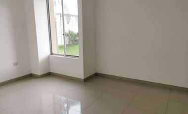 Venta de departamento en La Romareda, ave Narcisa de Jesús, planta baja.