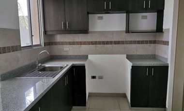 Venta de departamento en La Romareda, ave Narcisa de Jesús, planta baja.