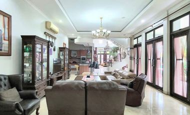 RUMAH MEWAH dgn LAP.TENIS, S.POOL at Jl LEBAK BULUS, JAKSEL