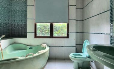 RUMAH MEWAH dgn LAP.TENIS, S.POOL at Jl LEBAK BULUS, JAKSEL