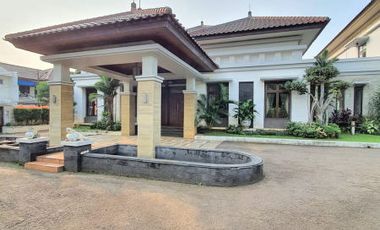 RUMAH MEWAH dgn LAP.TENIS, S.POOL at Jl LEBAK BULUS, JAKSEL