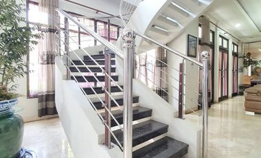 RUMAH MEWAH dgn LAP.TENIS, S.POOL at Jl LEBAK BULUS, JAKSEL