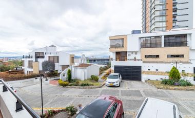 casa en arriendo/venta en cedro golf. Cod A5136