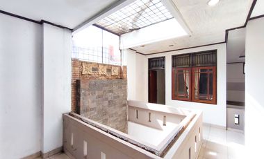 Rumah 5 Kamar Tidur SHM 15 Menit ke Gerbang Tol Serpong 5 J-46573