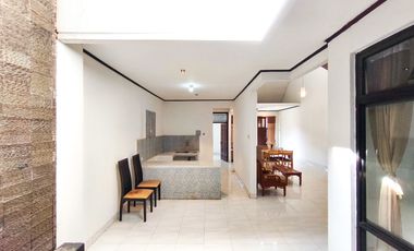 Rumah 5 Kamar Tidur SHM 15 Menit ke Gerbang Tol Serpong 5 J-46573