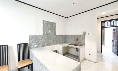 Rumah 5 Kamar Tidur SHM 15 Menit ke Gerbang Tol Serpong 5 J-46573