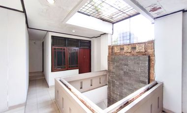 Rumah 5 Kamar Tidur SHM 15 Menit ke Gerbang Tol Serpong 5 J-46573