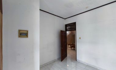 Rumah 5 Kamar Tidur SHM 15 Menit ke Gerbang Tol Serpong 5 J-46573