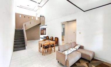 Rumah 5 Kamar Tidur SHM 15 Menit ke Gerbang Tol Serpong 5 J-46573