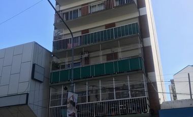 Lencke vende - amplio depto de 3 dormitorios en el centro de Olivos, posible permuta