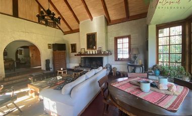 Preciosa casa en arriendo de 7 dorm. en Talagante