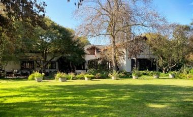 Preciosa casa en arriendo de 7 dorm. en Talagante
