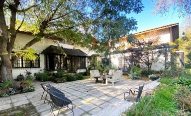 Preciosa casa en arriendo de 7 dorm. en Talagante