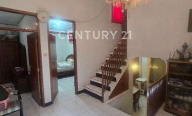 Rumah Minimalis Di Setra Duta Dekat Patung Tangan