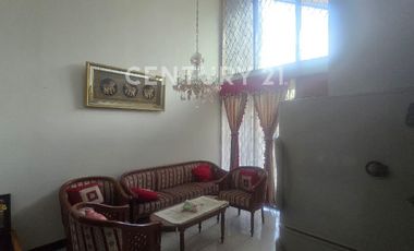 Rumah Minimalis Di Setra Duta Dekat Patung Tangan