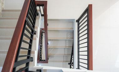 RUMAH BARU LANTAI 3 VIEW PANTAI MELASTI BANGUNAN KOKOH