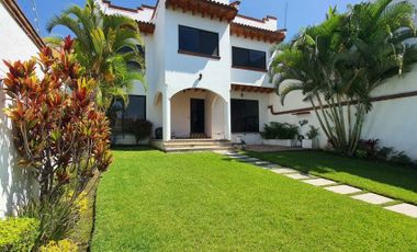 Casa Sola en Lomas de Atzingo Cuernavaca - ARI-952-Cs*