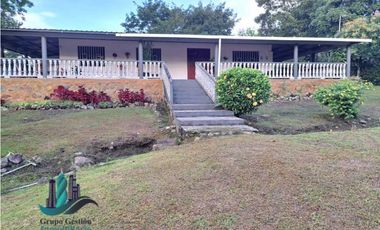 VENDO HERMOSA CASA VIA PRINCIPAL BOQUETE