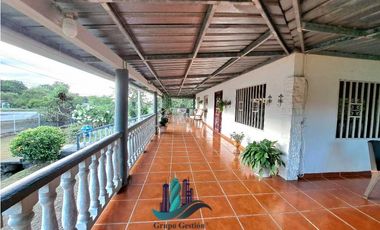 VENDO HERMOSA CASA VIA PRINCIPAL BOQUETE