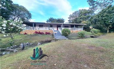 VENDO HERMOSA CASA VIA PRINCIPAL BOQUETE