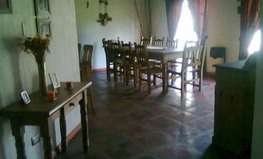 Chalet ubicado a 300 metros de Av. Hipólito Yrigoyen