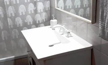 CASA DE 4 AMBIENTES CON PATIO Y COCHERA EN EXCELENTE ESTADO