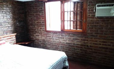 CASA DE 4 AMBIENTES CON PATIO Y COCHERA EN EXCELENTE ESTADO