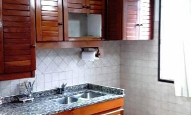 CASA DE 4 AMBIENTES CON PATIO Y COCHERA EN EXCELENTE ESTADO