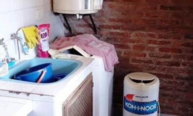 CASA DE 4 AMBIENTES CON PATIO Y COCHERA EN EXCELENTE ESTADO