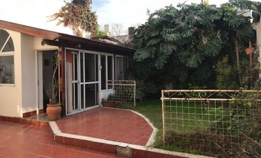 Casa VENTA Echezortu 3 dormitorios - Jardín - Quincho - Parrillero - Cochera doble