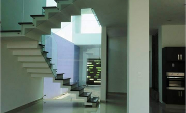 HERMOSA CASA/DISEÑO EN Res. Paseos de la Hacienda, Colima, Nte.